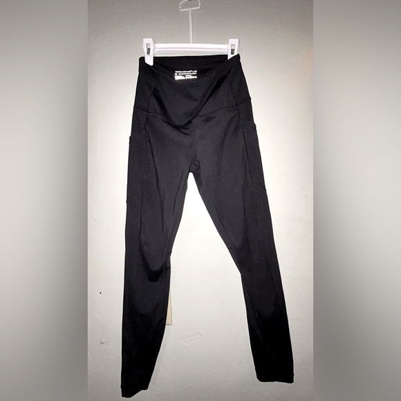 Yogalicious black leggings with side pockets. Women’s size small. Like New! - Picture 1 of 5